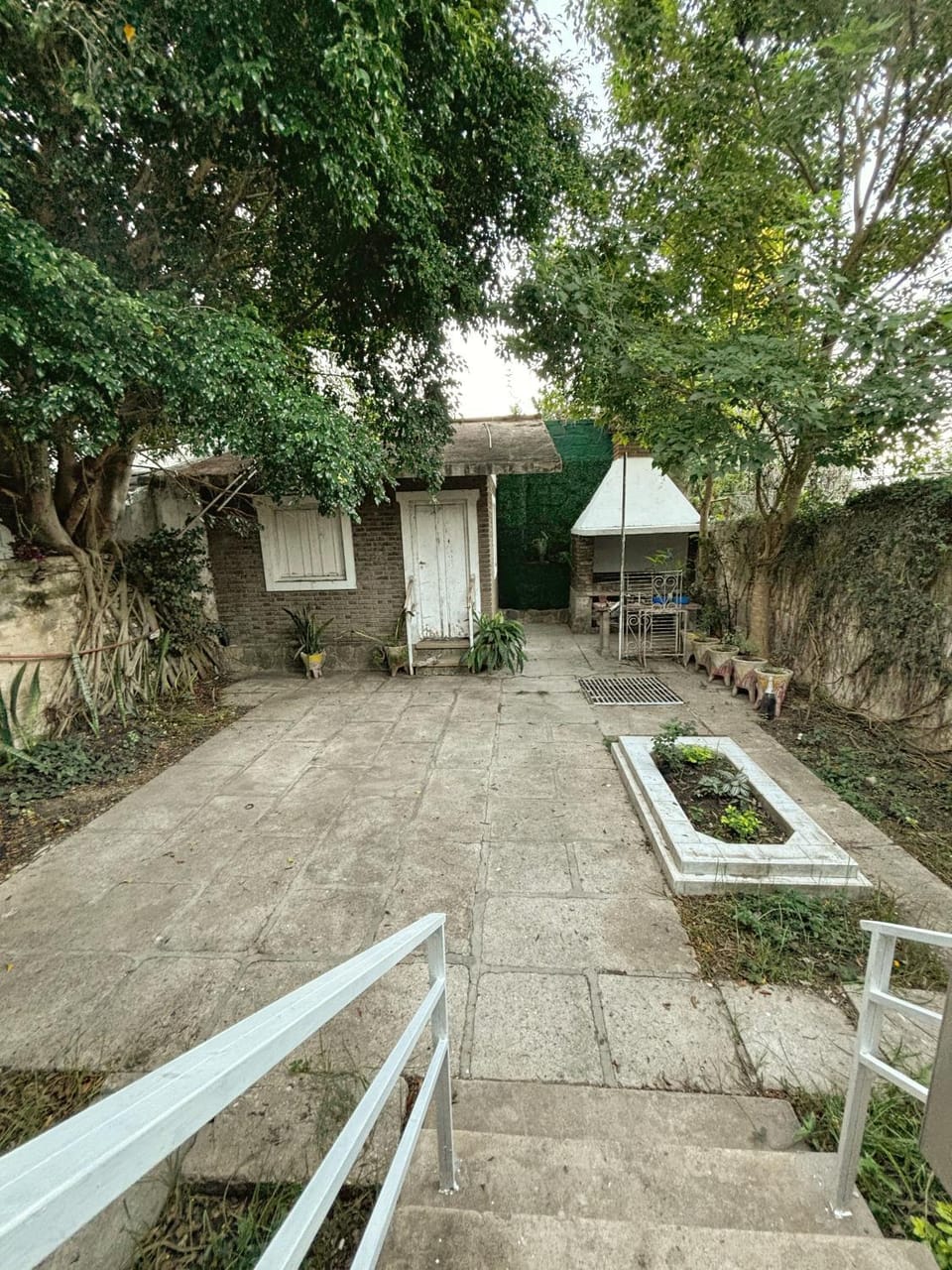 Property building, Patio, Day, Garden, Garden view