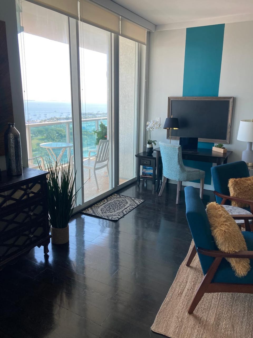 Luxury Penthouse with Private Rooftop Terrace in Coconut Grove Hotel Apartment in Coconut Grove