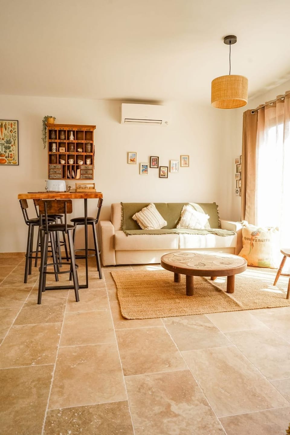 Living room, Dining area, air conditioner