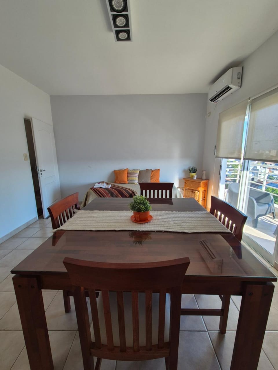Departamento confortable con muy buena ubicacion y cochera para 4 personas Apartment in Corrientes
