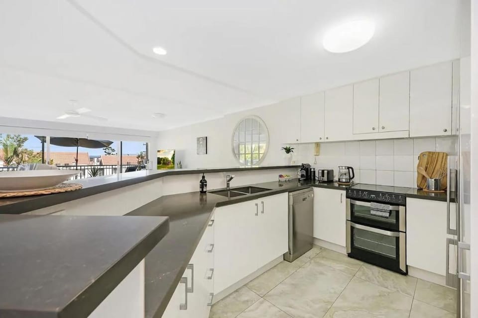 Hampton s Style Beach Retreat in Noosa s Heart Apartment in Noosa Heads