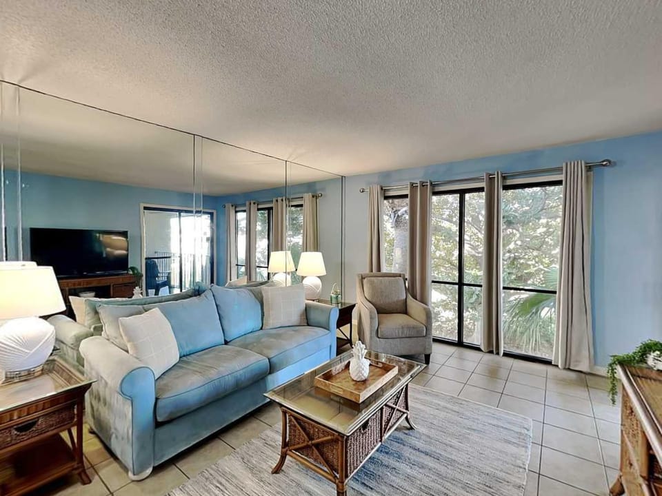 TV and multimedia, Balcony/Terrace, Living room, Seating area, furniture