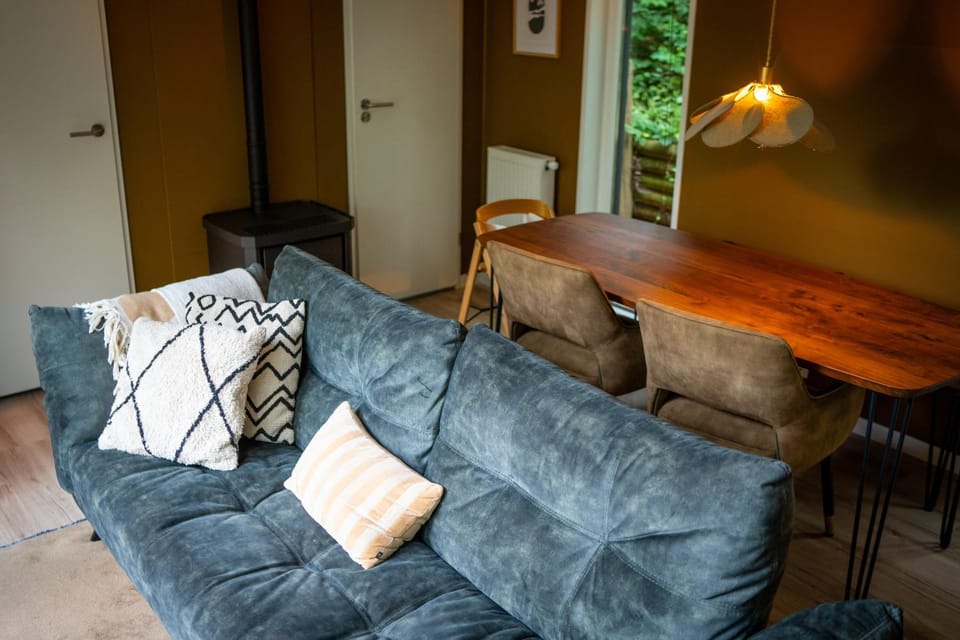 Living room, Seating area, Dining area, fireplace