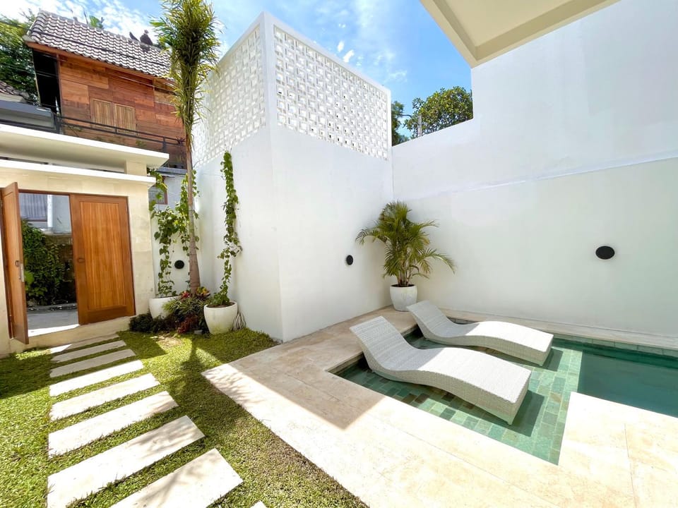 Facade/entrance, Garden, Swimming pool, sunbed