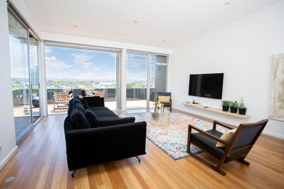 Day, Night, Natural landscape, Bird's eye view, TV and multimedia, Balcony/Terrace, Living room, Seating area, Evening entertainment, City view, City view, Landmark view, Sea view, Time of day