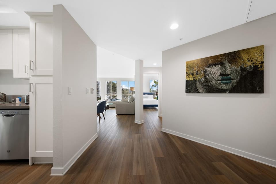 Kitchen or kitchenette, Living room, Decorative detail, furniture, internet, pet friendly, kitchen, air conditioner