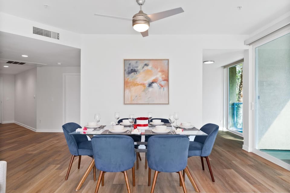 Balcony/Terrace, Living room, Decorative detail, Seating area, Dining area, furniture, internet, pet friendly, pet friendly, air conditioner