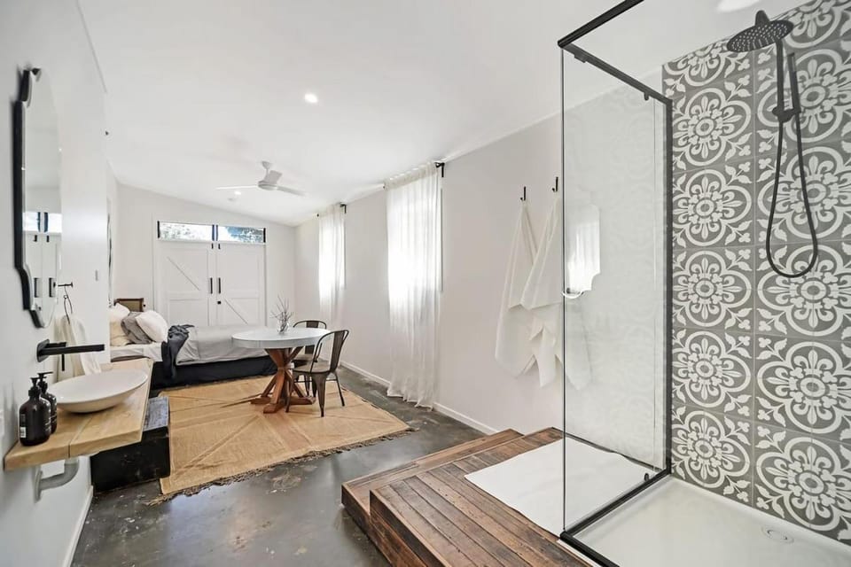 The River Shack Vintage Luxe Right Beside River House in Noosaville