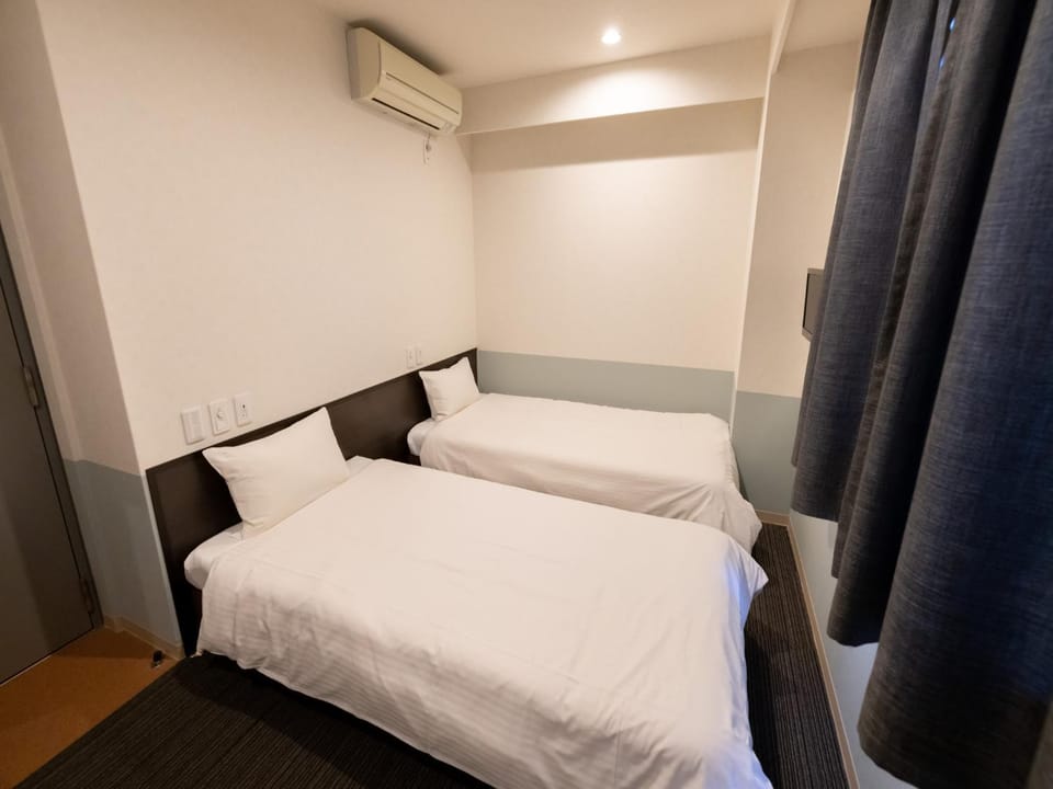 Bed, Photo of the whole room, Bedroom, air conditioner