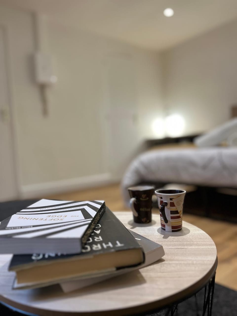 Bed, Library, Living room, Photo of the whole room, towels
