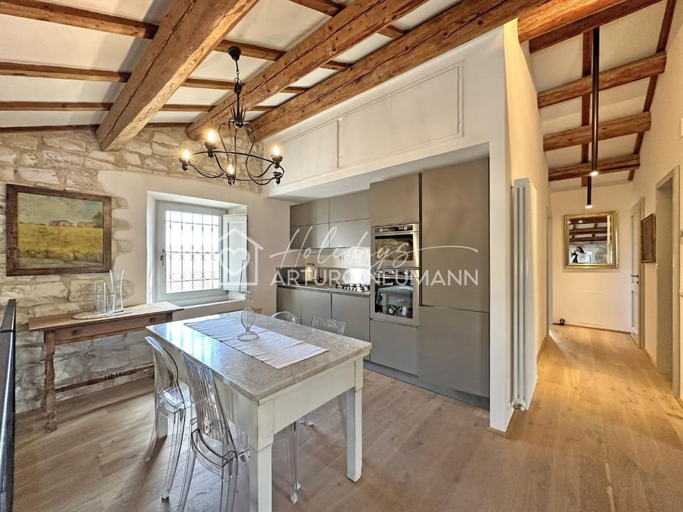 Kitchen or kitchenette, Dining area, dishwasher, pet friendly, stove