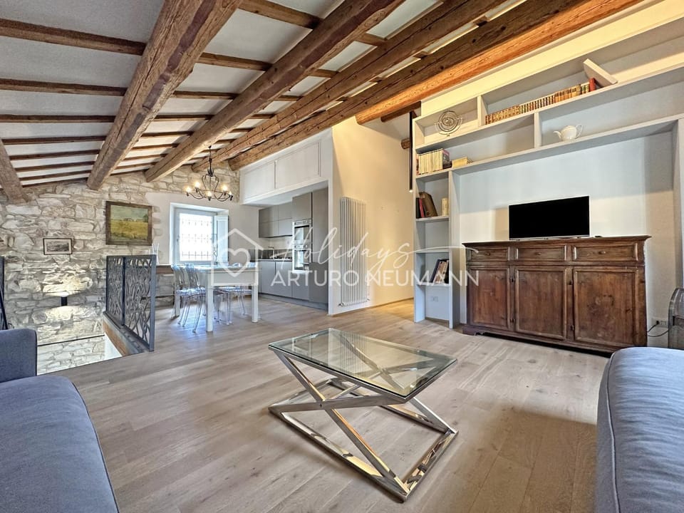 Communal lounge/ TV room, Kitchen or kitchenette, Living room, Seating area, Dining area, Evening entertainment