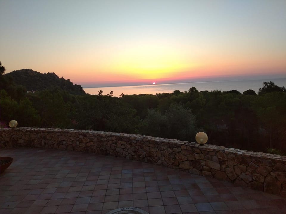 Day, Natural landscape, Balcony/Terrace, Sea view, Sunrise, Sunset