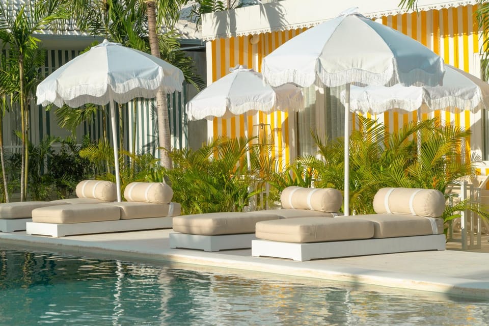 Swimming pool, sunbed