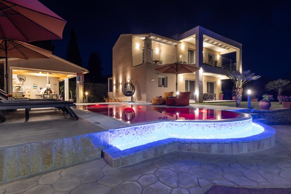 Property building, Restaurant/places to eat, Swimming pool