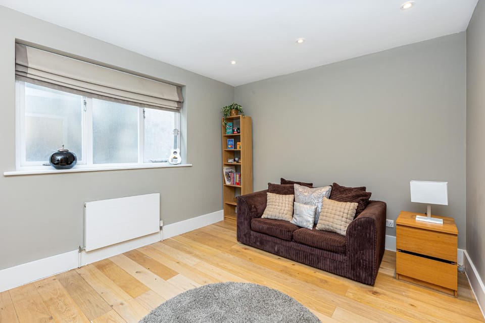 Library, Living room, Seating area