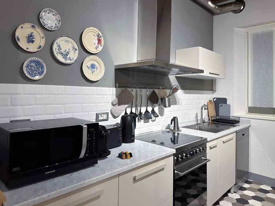 Food close-up, Coffee/tea facilities, dishwasher, minibar, pet friendly, toaster, kitchen, air conditioner