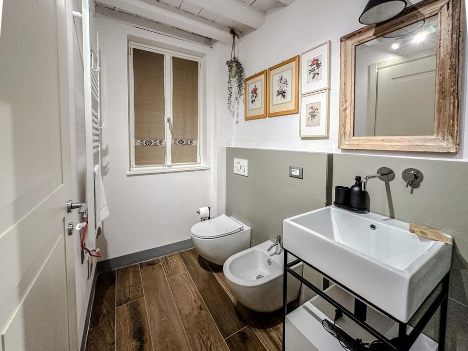 Shower, Bathroom, bidet, heating, towels