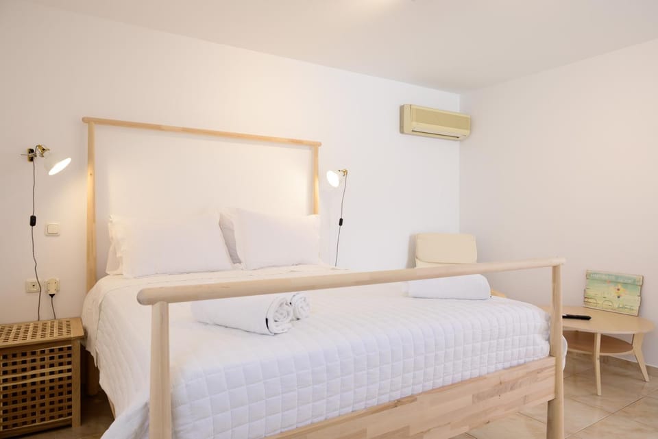 Bed, Bedroom, air conditioner