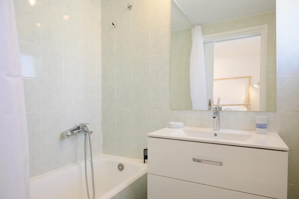 Bathroom, Bath