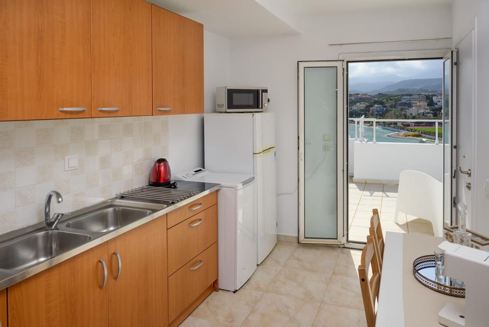 Kitchen or kitchenette, Dining area, kitchen