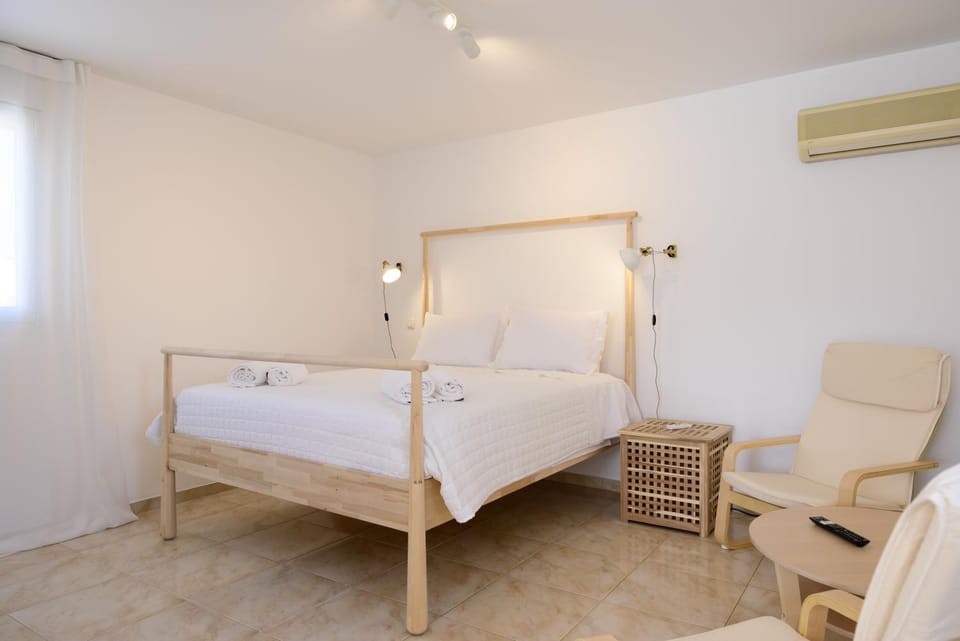 Bed, Bedroom, air conditioner