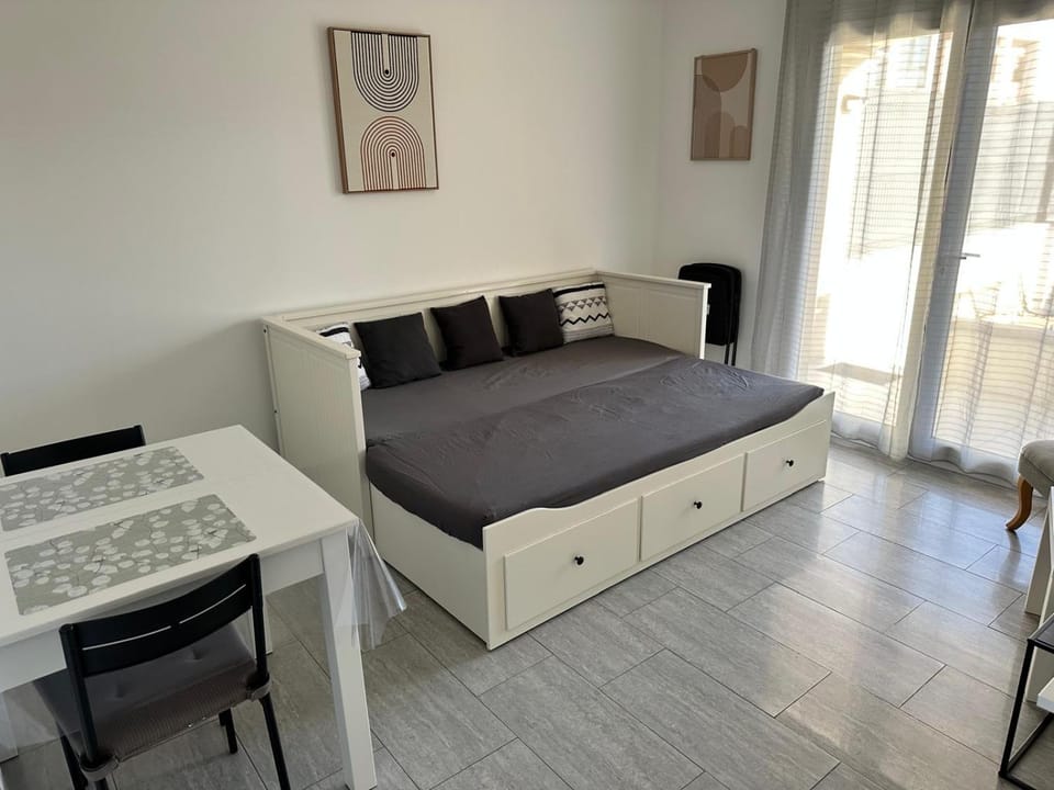 Appartement cosy avec cour privée & terrasse Calme idéal couples familles Apartment in Cavaillon