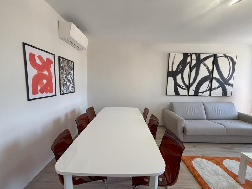 Living room, Seating area, Dining area, air conditioner