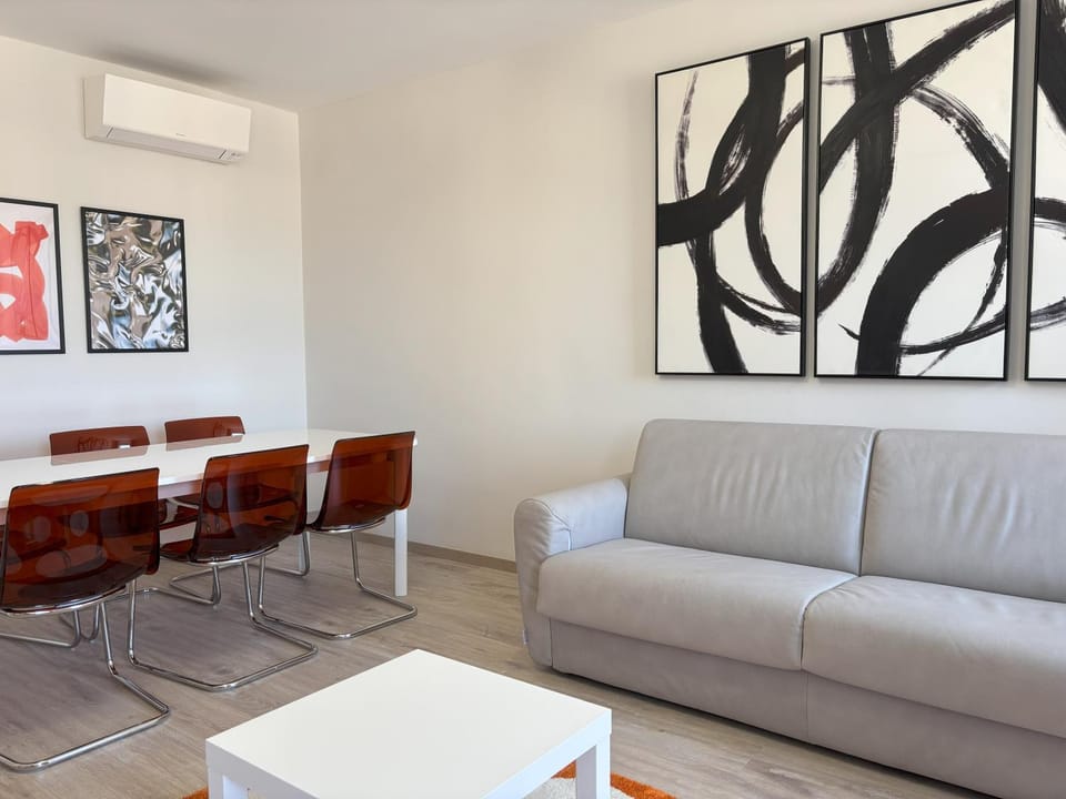 Living room, Seating area, Dining area, air conditioner