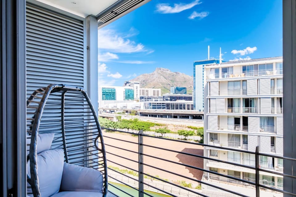 View (from property/room), Balcony/Terrace, Seating area, Mountain view