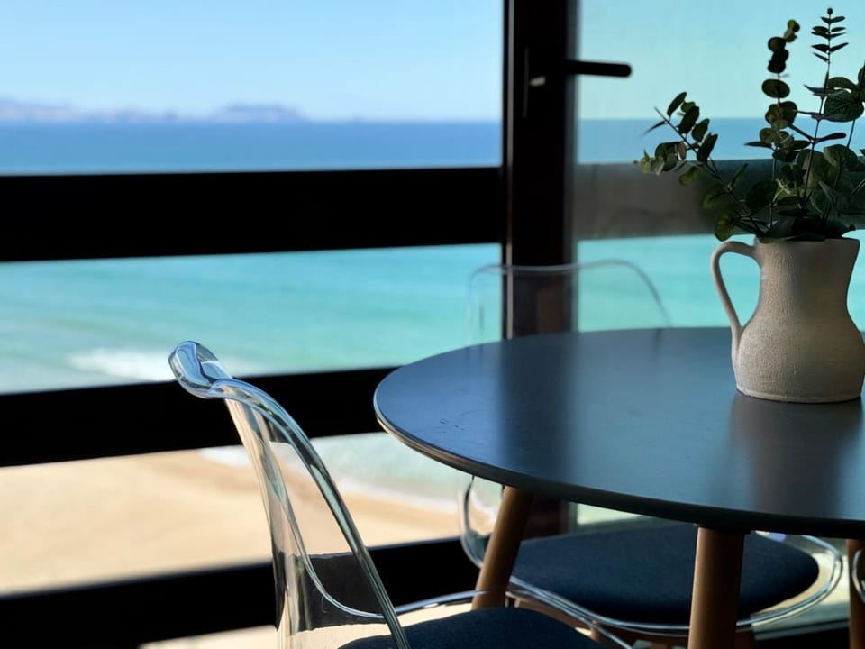 Day, Natural landscape, View (from property/room), Dining area, Beach, Sea view