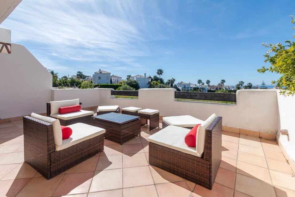 Property building, Balcony/Terrace, Living room
