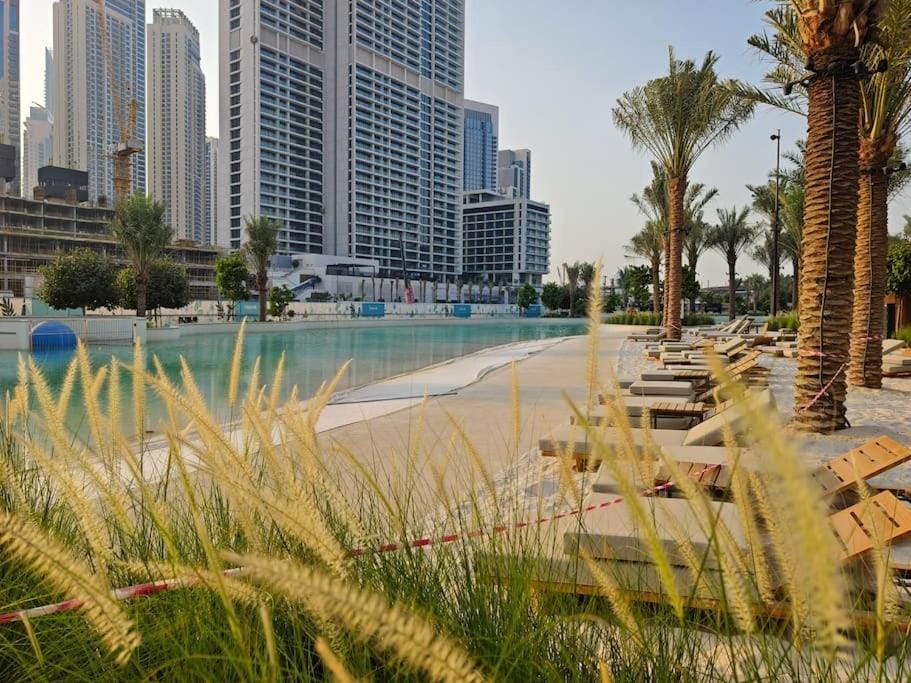 Creek Beachfront Heaven: 1BR Luxe Harbor Flat Apartment in Dubai