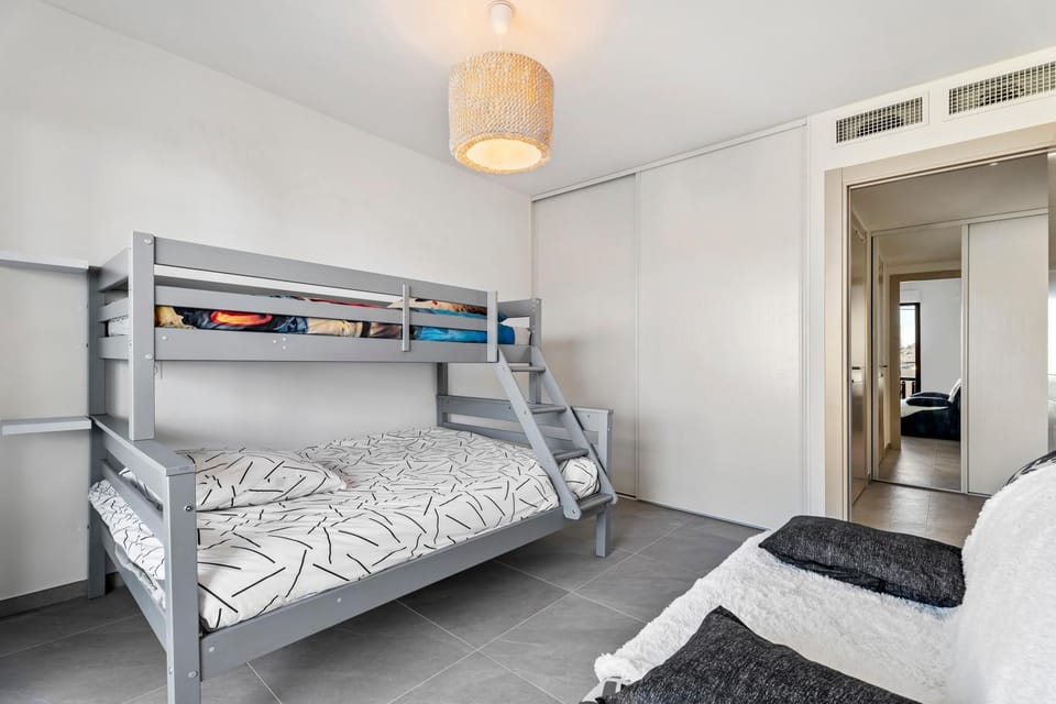 Bed, Bedroom, bunk bed