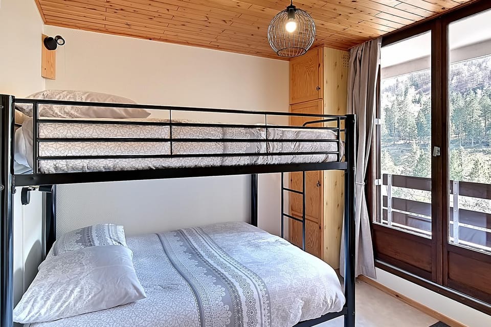 Bed, Photo of the whole room, Bedroom, bunk bed