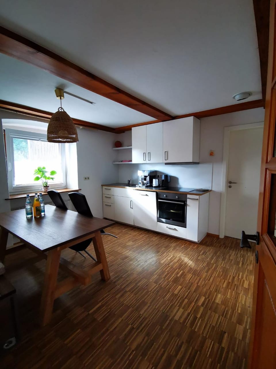 Coffee/tea facilities, Kitchen or kitchenette, Dining area