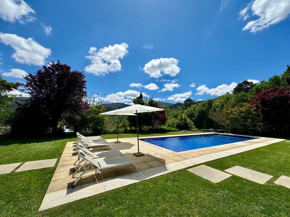Patio, Garden, Mountain view, Swimming pool, sunbed