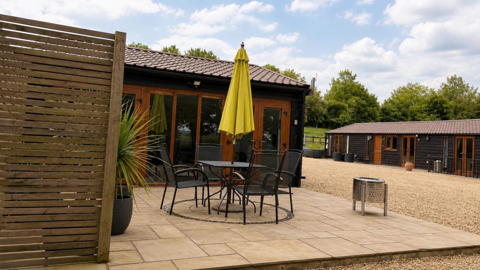 Converted Barn Studio with Private En-Suite Apartment in South Oxfordshire District