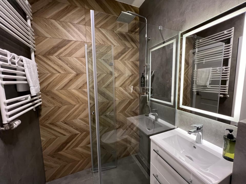 Shower, Bathroom