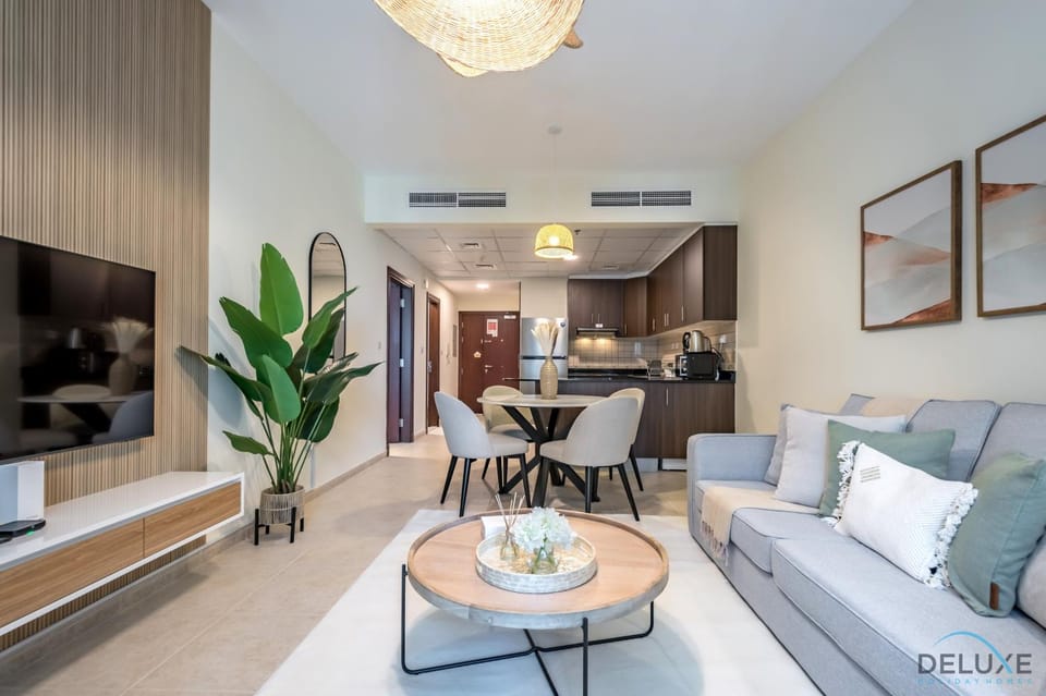 TV and multimedia, Kitchen or kitchenette, Living room, Seating area, Dining area