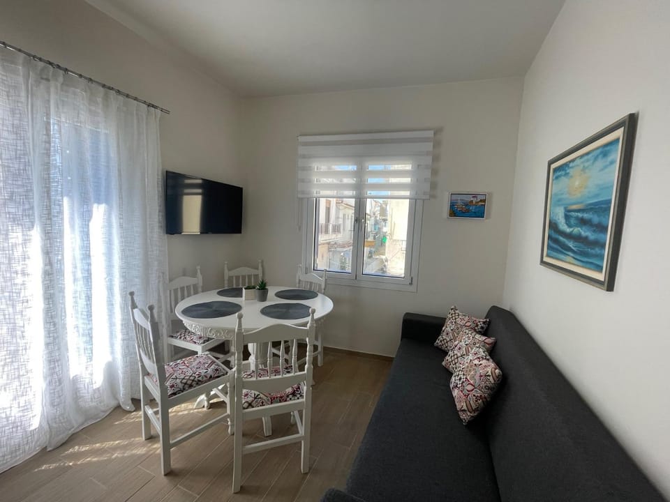 TV and multimedia, Living room, Dining area