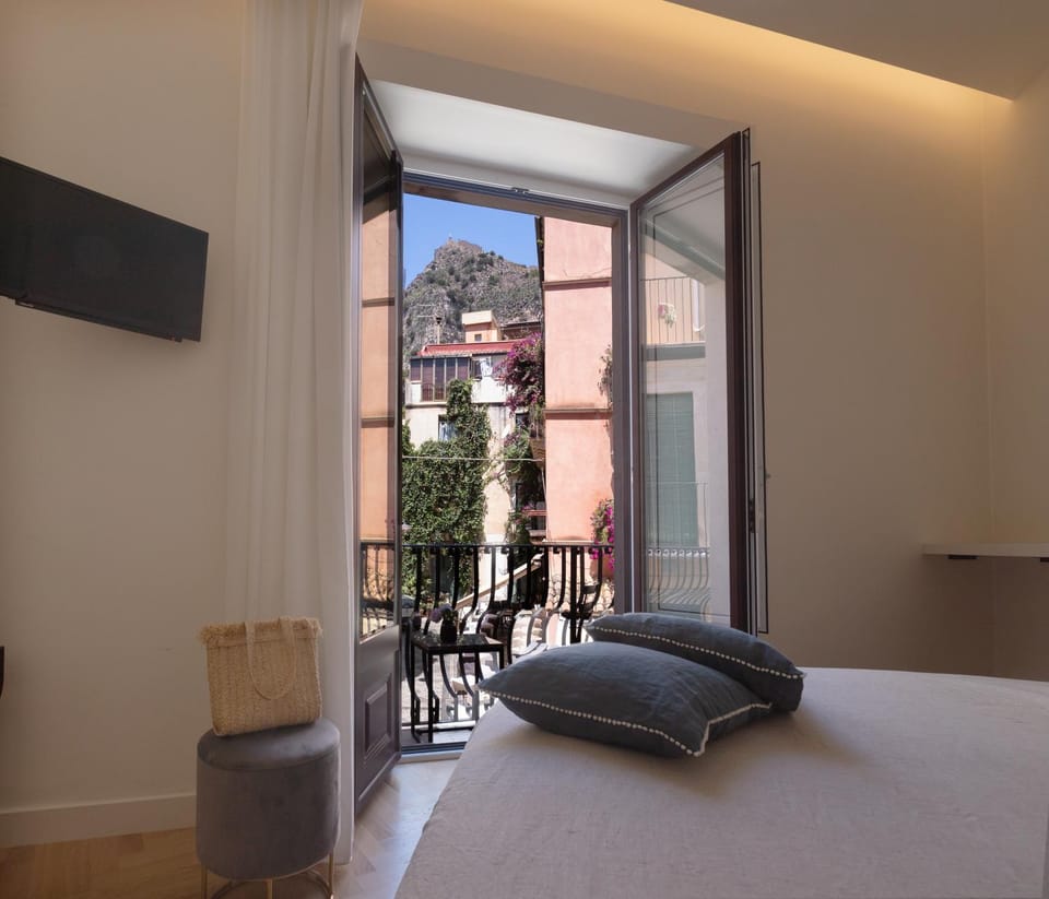 View (from property/room), Bedroom, City view, City view