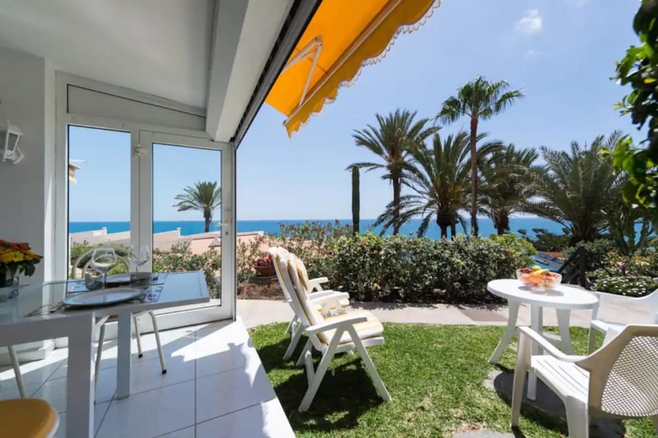 Property building, Balcony/Terrace, Living room, Swimming pool