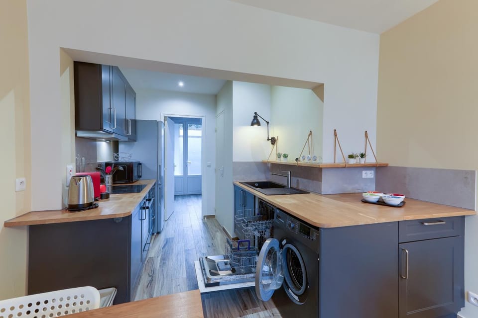 Dining area, minibar, stove