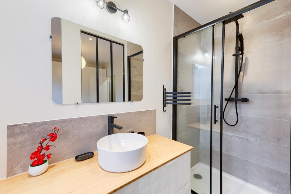 Shower, Bathroom, towels