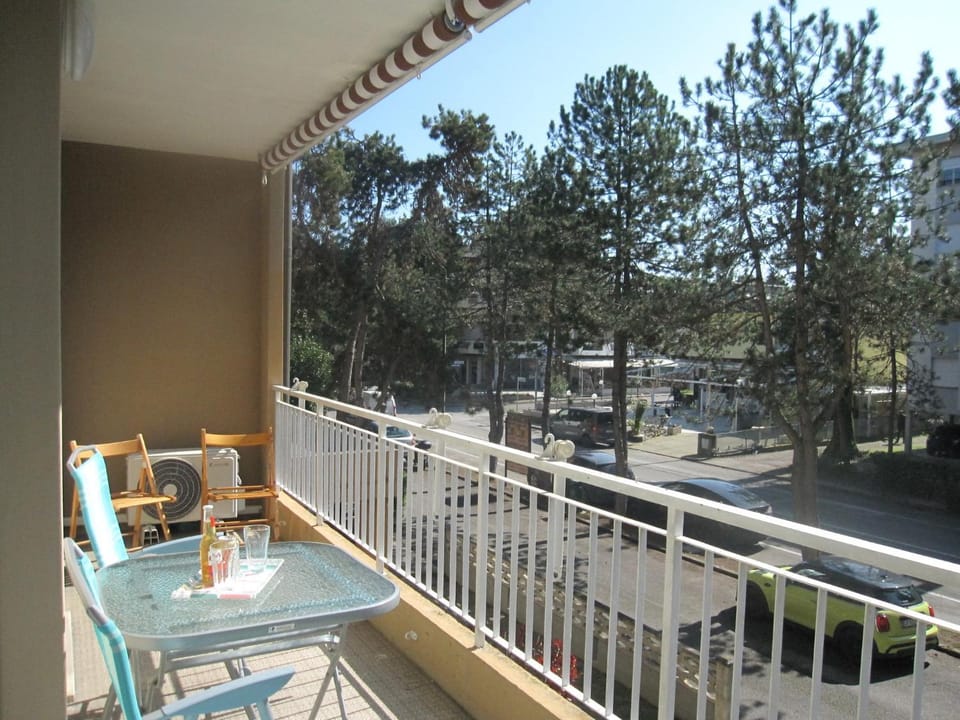 Balcony/Terrace, furniture