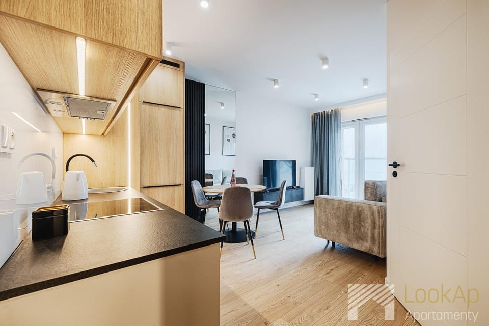 TV and multimedia, Kitchen or kitchenette, Living room, Seating area, Dining area