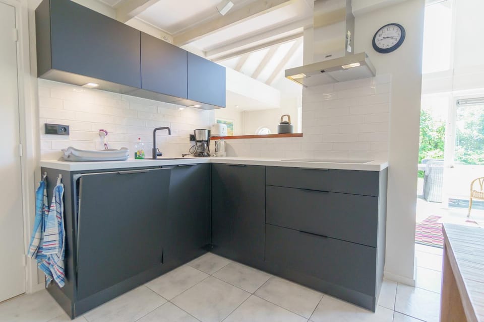 Kitchen or kitchenette, pet friendly, stove