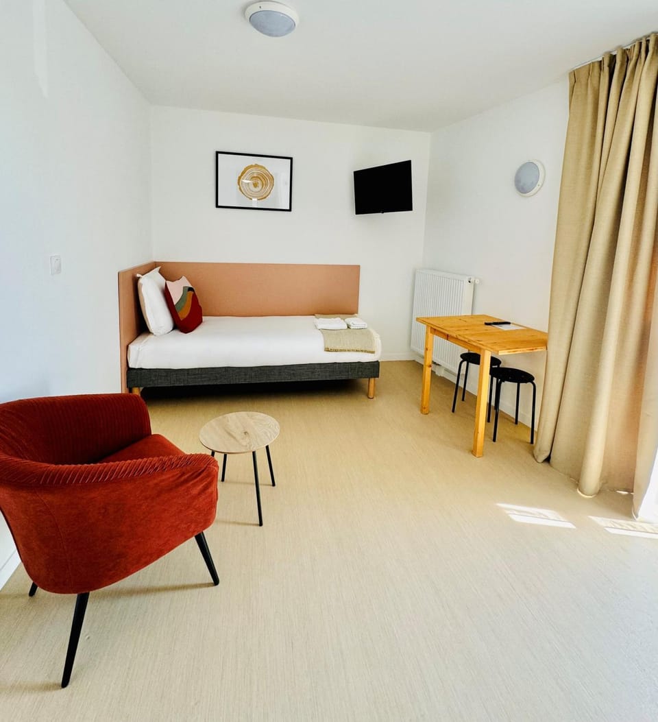 Communal lounge/ TV room, TV and multimedia, Photo of the whole room, Bedroom