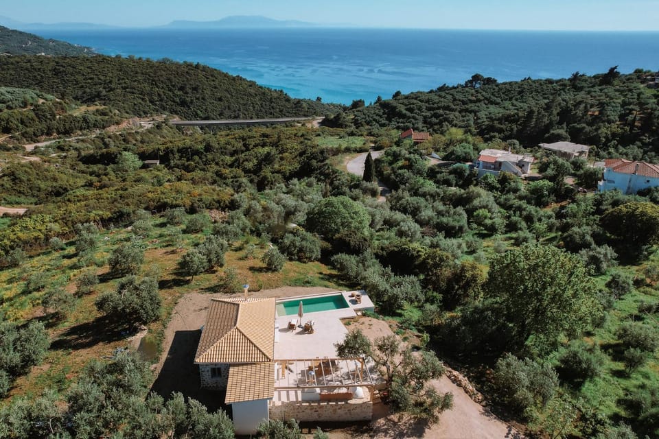 Property building, Day, Natural landscape, Bird's eye view, Garden, Mountain view, Pool view, Sea view, Swimming pool